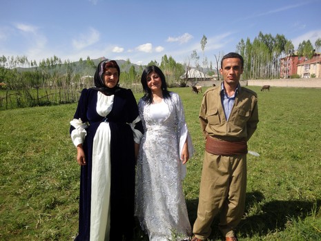 Yüksekova'da 15-16 Mayıs 2010 tarihleri arasında evlenen bazı çiftleri sizler için sayfamıza taşıdık.