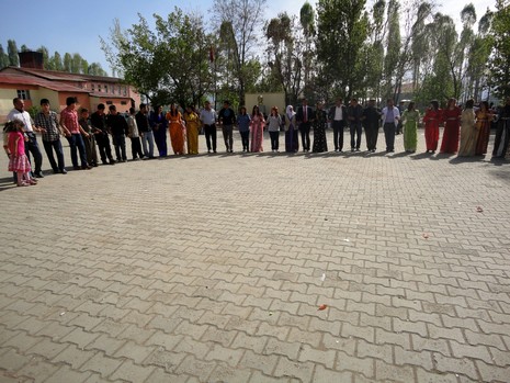 Yüksekova'da 15-16 Mayıs 2010 tarihleri arasında evlenen bazı çiftleri sizler için sayfamıza taşıdık.