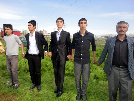 Yüksekova'da 15-16 Mayıs 2010 tarihleri arasında evlenen bazı çiftleri sizler için sayfamıza taşıdık.