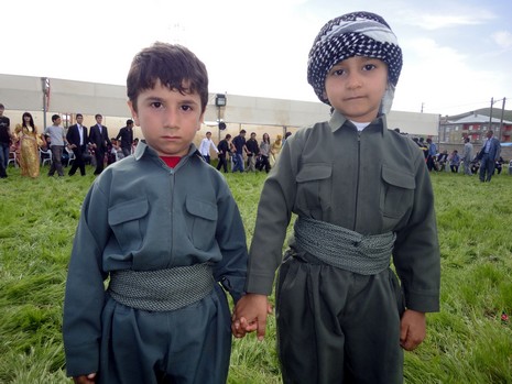 Yüksekova'da 15-16 Mayıs 2010 tarihleri arasında evlenen bazı çiftleri sizler için sayfamıza taşıdık.