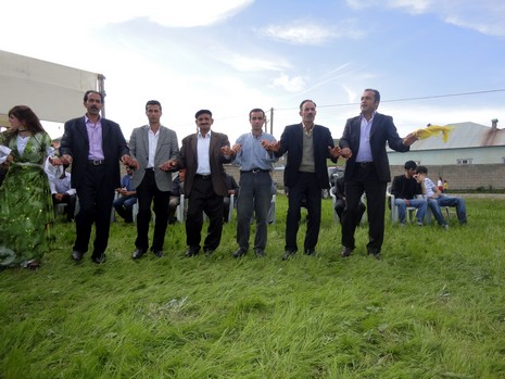 Yüksekova'da 15-16 Mayıs 2010 tarihleri arasında evlenen bazı çiftleri sizler için sayfamıza taşıdık.