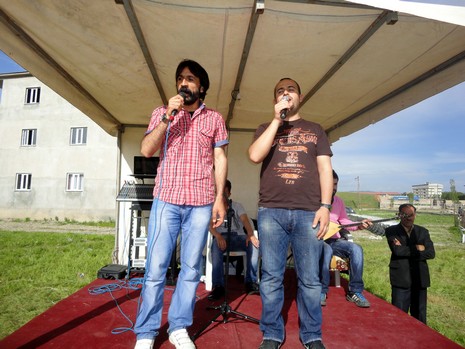 Yüksekova'da 15-16 Mayıs 2010 tarihleri arasında evlenen bazı çiftleri sizler için sayfamıza taşıdık.