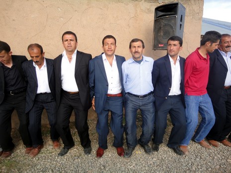 Yüksekova'da 15-16 Mayıs 2010 tarihleri arasında evlenen bazı çiftleri sizler için sayfamıza taşıdık.