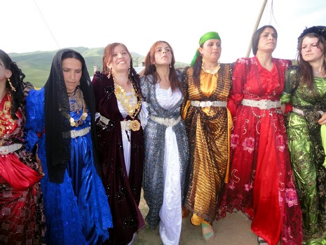 Yüksekova'da 15-16 Mayıs 2010 tarihleri arasında evlenen bazı çiftleri sizler için sayfamıza taşıdık.