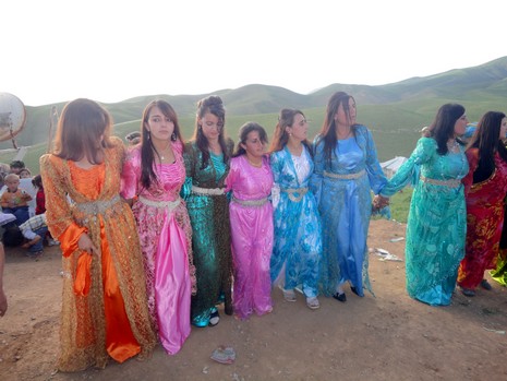 Yüksekova'da 15-16 Mayıs 2010 tarihleri arasında evlenen bazı çiftleri sizler için sayfamıza taşıdık.