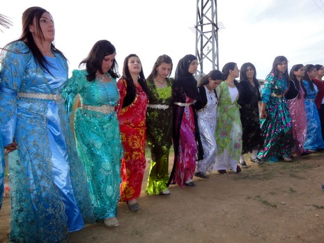 Yüksekova'da 15-16 Mayıs 2010 tarihleri arasında evlenen bazı çiftleri sizler için sayfamıza taşıdık.