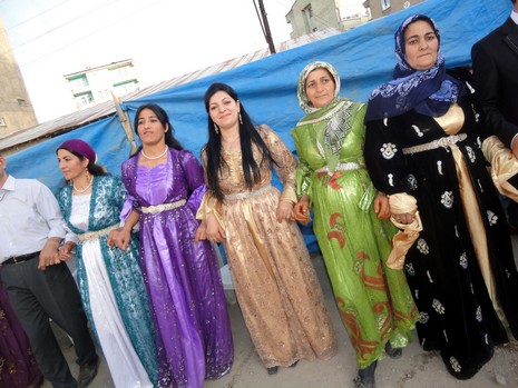 Yüksekova'da 15-16 Mayıs 2010 tarihleri arasında evlenen bazı çiftleri sizler için sayfamıza taşıdık.