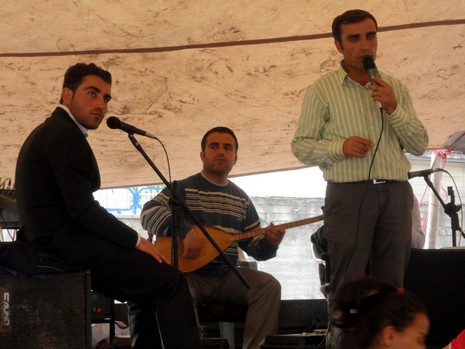 Yüksekova'da 15-16 Mayıs 2010 tarihleri arasında evlenen bazı çiftleri sizler için sayfamıza taşıdık.