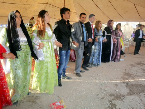 Yüksekova'da 15-16 Mayıs 2010 tarihleri arasında evlenen bazı çiftleri sizler için sayfamıza taşıdık.