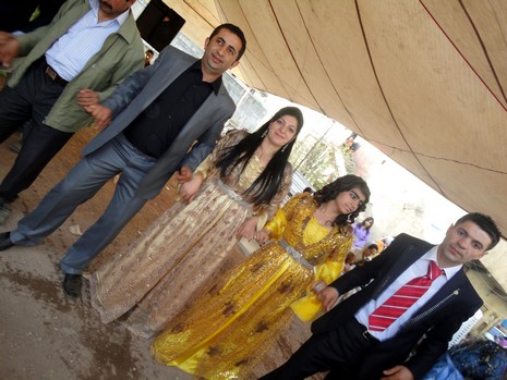 Yüksekova'da 15-16 Mayıs 2010 tarihleri arasında evlenen bazı çiftleri sizler için sayfamıza taşıdık.