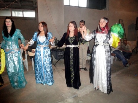 Yüksekova'da 15-16 Mayıs 2010 tarihleri arasında evlenen bazı çiftleri sizler için sayfamıza taşıdık.