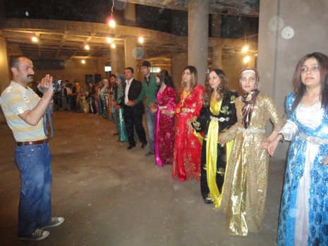 Yüksekova'da 15-16 Mayıs 2010 tarihleri arasında evlenen bazı çiftleri sizler için sayfamıza taşıdık.