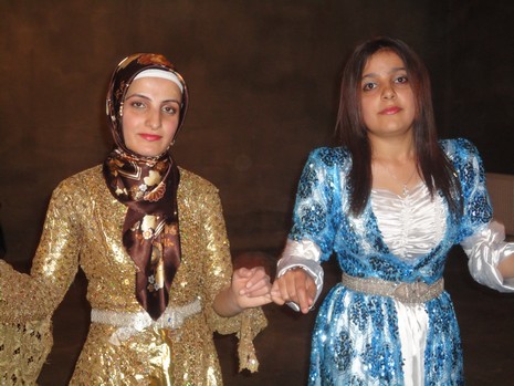 Yüksekova'da 15-16 Mayıs 2010 tarihleri arasında evlenen bazı çiftleri sizler için sayfamıza taşıdık.