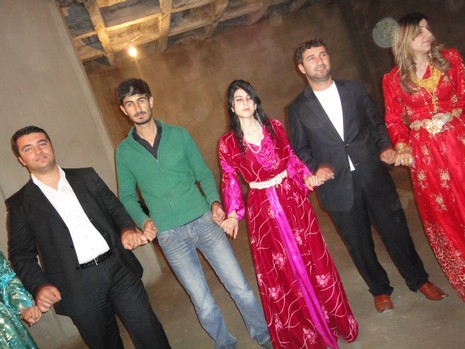 Yüksekova'da 15-16 Mayıs 2010 tarihleri arasında evlenen bazı çiftleri sizler için sayfamıza taşıdık.