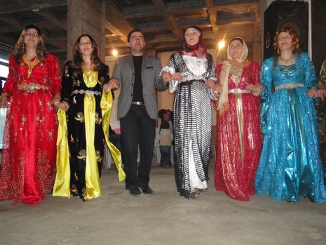 Yüksekova'da 15-16 Mayıs 2010 tarihleri arasında evlenen bazı çiftleri sizler için sayfamıza taşıdık.