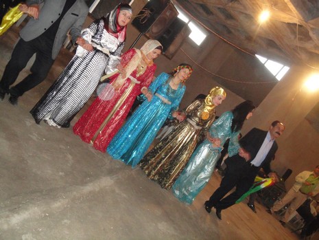 Yüksekova'da 15-16 Mayıs 2010 tarihleri arasında evlenen bazı çiftleri sizler için sayfamıza taşıdık.