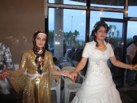 Yüksekova'da 15-16 Mayıs 2010 tarihleri arasında evlenen bazı çiftleri sizler için sayfamıza taşıdık.