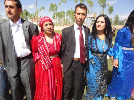 Yüksekova'da 15-16 Mayıs 2010 tarihleri arasında evlenen bazı çiftleri sizler için sayfamıza taşıdık.