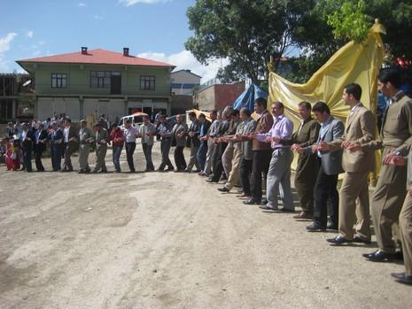 Şemdinli'de 21-22 Mayıs tarihleri arasında evlenen çiftler sizle için sayfamıza taşıdık.