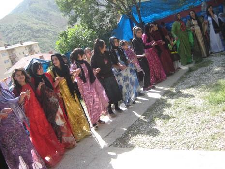 Şemdinli'de 21-22 Mayıs tarihleri arasında evlenen çiftler sizle için sayfamıza taşıdık.