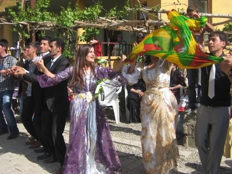 Şemdinli'de 21-22 Mayıs tarihleri arasında evlenen çiftler sizle için sayfamıza taşıdık.