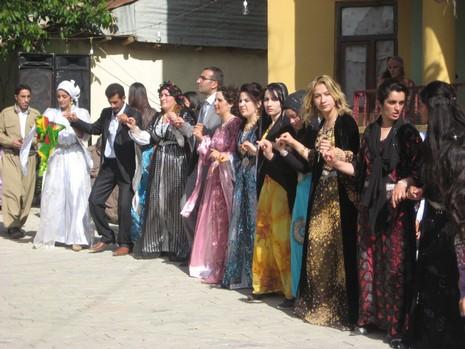 Şemdinli'de 21-22 Mayıs tarihleri arasında evlenen çiftler sizle için sayfamıza taşıdık.