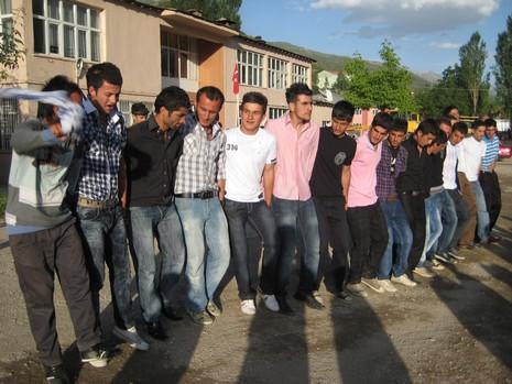 Şemdinli'de 21-22 Mayıs tarihleri arasında evlenen çiftler sizle için sayfamıza taşıdık.