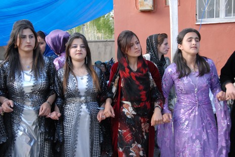 Yüksekova'da 22-23 Mayıs tarihleri arasında evlenen çiftleri sizler için sayfamıza taşıdık.