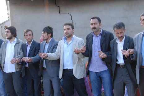 Yüksekova'da 22-23 Mayıs tarihleri arasında evlenen çiftleri sizler için sayfamıza taşıdık.