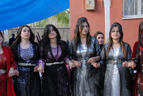 Yüksekova'da 22-23 Mayıs tarihleri arasında evlenen çiftleri sizler için sayfamıza taşıdık.