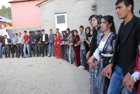 Yüksekova'da 22-23 Mayıs tarihleri arasında evlenen çiftleri sizler için sayfamıza taşıdık.