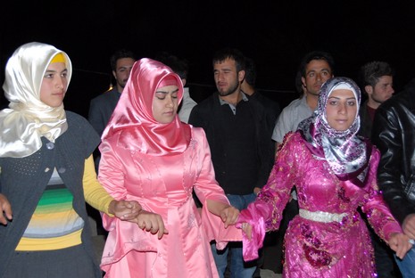 Yüksekova'da 22-23 Mayıs tarihleri arasında evlenen çiftleri sizler için sayfamıza taşıdık.