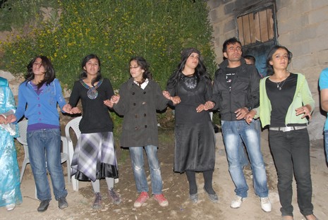 Yüksekova'da 22-23 Mayıs tarihleri arasında evlenen çiftleri sizler için sayfamıza taşıdık.