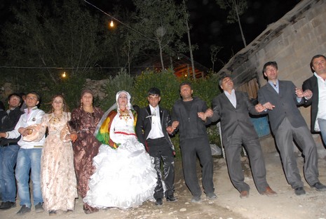 Yüksekova'da 22-23 Mayıs tarihleri arasında evlenen çiftleri sizler için sayfamıza taşıdık.
