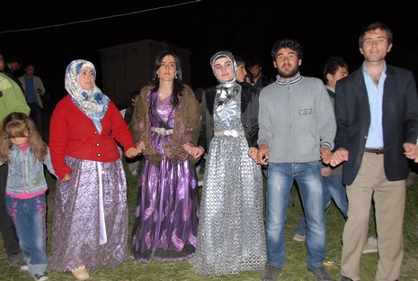 Yüksekova'da 22-23 Mayıs tarihleri arasında evlenen çiftleri sizler için sayfamıza taşıdık.