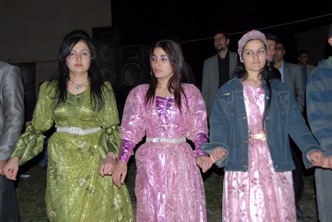 Yüksekova'da 22-23 Mayıs tarihleri arasında evlenen çiftleri sizler için sayfamıza taşıdık.