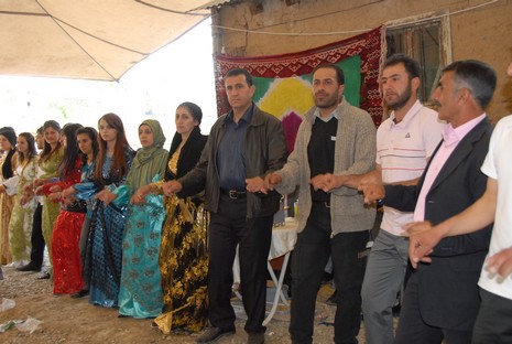 Yüksekova'da 22-23 Mayıs tarihleri arasında evlenen çiftleri sizler için sayfamıza taşıdık.