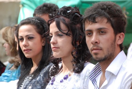 Yüksekova'da 22-23 Mayıs tarihleri arasında evlenen çiftleri sizler için sayfamıza taşıdık.