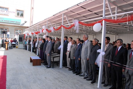 Yüksekova İlçe Milli Eğitim Müdürlüğü tarafından düzenlenen Okul Öncesi Eğitim Şenlikleri büyük ilgi gördü. 