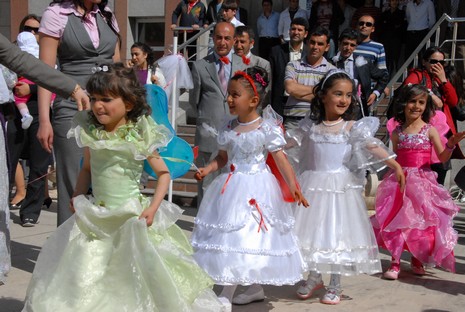 Yüksekova İlçe Milli Eğitim Müdürlüğü tarafından düzenlenen Okul Öncesi Eğitim Şenlikleri büyük ilgi gördü. 