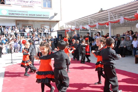 Yüksekova İlçe Milli Eğitim Müdürlüğü tarafından düzenlenen Okul Öncesi Eğitim Şenlikleri büyük ilgi gördü. 