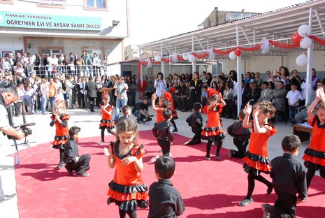 Yüksekova İlçe Milli Eğitim Müdürlüğü tarafından düzenlenen Okul Öncesi Eğitim Şenlikleri büyük ilgi gördü. 
