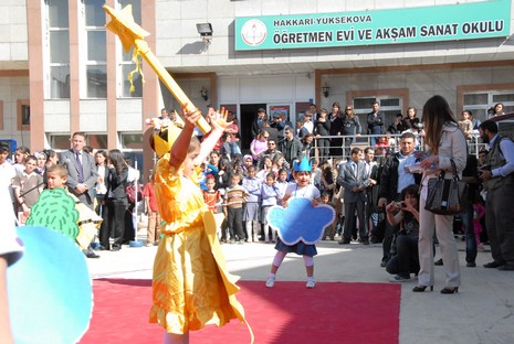 Yüksekova İlçe Milli Eğitim Müdürlüğü tarafından düzenlenen Okul Öncesi Eğitim Şenlikleri büyük ilgi gördü. 