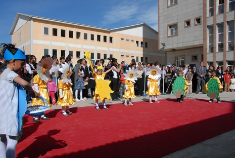 Yüksekova İlçe Milli Eğitim Müdürlüğü tarafından düzenlenen Okul Öncesi Eğitim Şenlikleri büyük ilgi gördü. 