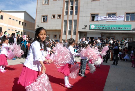 Yüksekova İlçe Milli Eğitim Müdürlüğü tarafından düzenlenen Okul Öncesi Eğitim Şenlikleri büyük ilgi gördü. 