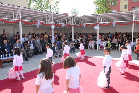 Yüksekova İlçe Milli Eğitim Müdürlüğü tarafından düzenlenen Okul Öncesi Eğitim Şenlikleri büyük ilgi gördü. 