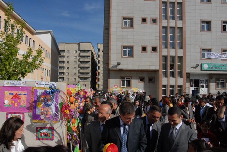 Yüksekova İlçe Milli Eğitim Müdürlüğü tarafından düzenlenen Okul Öncesi Eğitim Şenlikleri büyük ilgi gördü. 