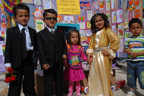 Yüksekova İlçe Milli Eğitim Müdürlüğü tarafından düzenlenen Okul Öncesi Eğitim Şenlikleri büyük ilgi gördü. 