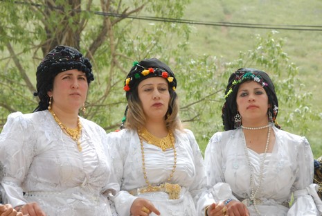 Yüksekova'da 29-30 Mayıs tarihleri arasında evlenen çiftleri sizler için sayfamıza taşıdık.