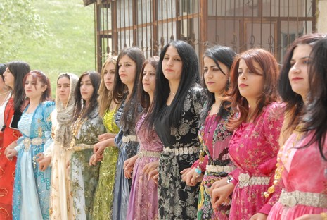 Yüksekova'da 29-30 Mayıs tarihleri arasında evlenen çiftleri sizler için sayfamıza taşıdık.